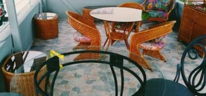 SMOKING LOUNGE ABOVE GYM