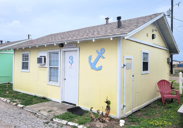 Welcome to Castaway at Double Barr Cottages!  It has 2 BR/1 Bath and a kitchen