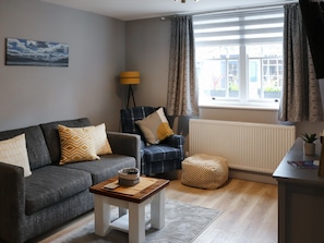 Living room/dining room | Llety Cariad, Bala