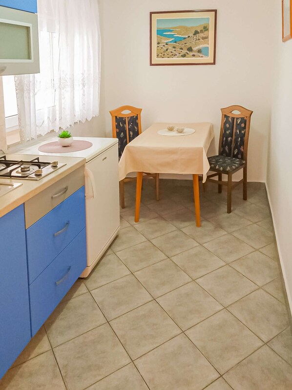 Apartment 5