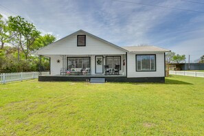 Home Exterior | Private Pool | Keyless Entry