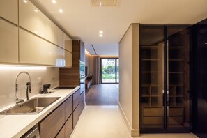 Kitchen (2)