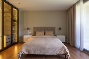 1st bedroom (1)