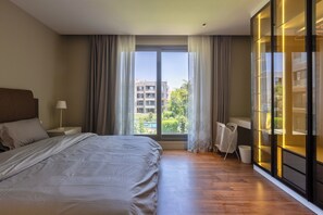 1st bedroom (2)