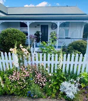 Cottage Garden - A Pop of Spring