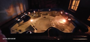 Indoor spa tub
