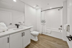 Mission Valley San Diego San Diego 1 Bedroom Bathroom