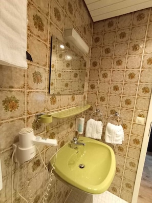 Familienzimmer Classic, Modern mit Balkon, 1 Doppelbett+1 Einzelbett