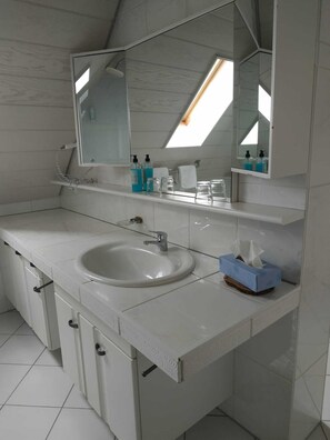 Apartment 2 Etage Wohnung mit Balkon, max. 6 Personen