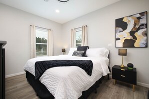 King bed with luxurious memory foam mattresses with top quality cotton linens.