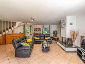 Bâtiment, Propriété, Bois, Design Intérieur, Table, Bureau D'Ordinateur, Maison, Fenêtre