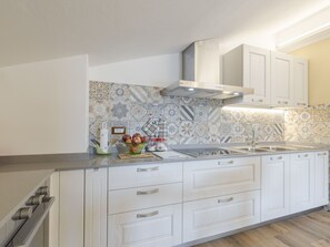 Möbel, Komfort, Holz, Bett, Beleuchtung, Schatten, Fenster, Fussboden, Flooring
