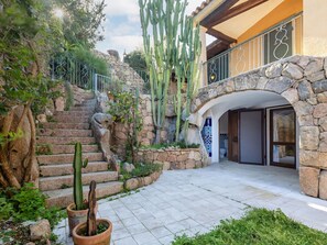 Flowerpot, Flagstone, Garden, Landscaping, Stone Wall, Concrete, Shade, Hacienda, Estate