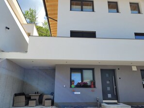 Daytime, Property, Window, Building, Plant, Line, Sky, Urban Design, Real Estate