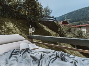 Sky, Wood, Slope, Plant, Tree, Leisure, Shade, Roof, Landscape, Grass
