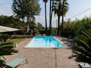 Water, Plant, Sky, Swimming Pool, Building, Tree, Shade, Arecales, Leisure, Landscape