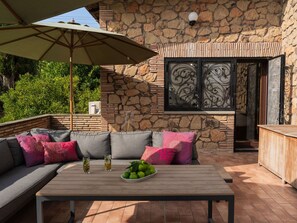 Table, Furniture, Property, Couch, Plant, Wood, Building, Outdoor Furniture, Interior Design, Comfort