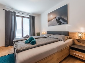 Möbel, Eigentum, Komfort, Holz, Bettrahmen, Gebäude, Textil, Interior Design, Lampe, Bilderrahmen