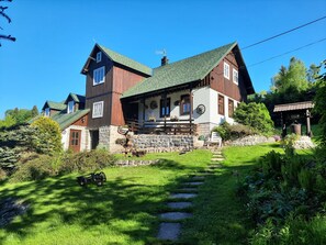 Plant, Sky, Building, Property, Window, Tree, House, Land Lot, Natural Landscape, Grass
