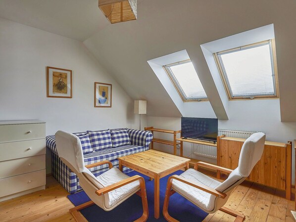 Table, Meubles, Propriété, Canapé, Fenêtre, Cabinetry, Bois, Éclairage, Design Intérieur, Maison