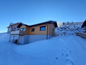 Gebäude, Himmel, Schnee, Fenster, Steigung, Haus, Hütte, Einfrieren, Dach, Landschaft