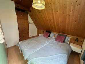 Property, Furniture, Comfort, Wood, Interior Design, Building, Floor, Wood Stain, Flooring, Bed