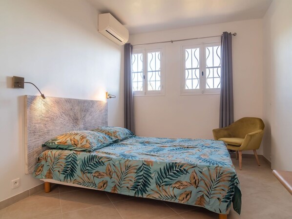 Furniture, Property, Comfort, Building, Window, Wood, Shade, Bed Frame, Interior Design, Floor