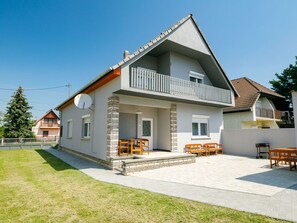 Sky, Building, Plant, Window, Door, House, Land Lot, Tree, Siding, Residential Area