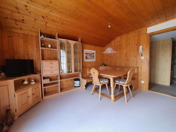 Furniture, Property, Cabinetry, Building, Table, Wood, Drawer, Interior Design, Flooring, Floor