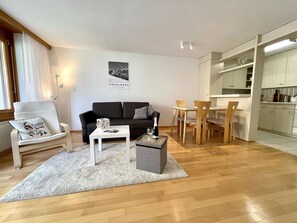 Table, Propriété, Meubles, Canapé, Bois, Design Intérieur, Salon, Sol, Salle, Chaise