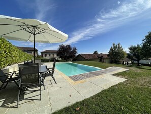 Cloud, Sky, Plant, Water, Swimming Pool, Building, Shade, Outdoor Furniture, Chair, Tree