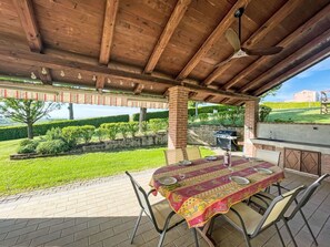 Plant, Shade, Wood, Outdoor Furniture, Table, Tree, Grass, Cottage, Outdoor Table, Leisure