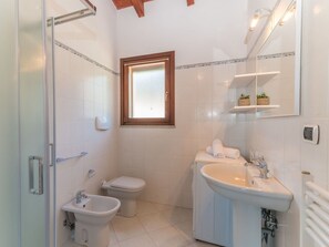 Mirror, Plumbing Fixture, Tap, Property, Sink, Bathroom Sink, Bathroom, Purple, Building, Interior Design