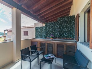 Furniture, Azure, Building, Kitchen, Wood, Houseplant, Interior Design, Living Room, Floor, Window