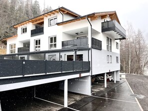 Gebäude, Fenster, Baum, Haus, Urban Design, Wohngebiet, Fassade, Grundeigentum, Holz, Dach