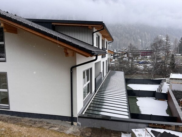 Gebäude, Eigentum, Fenster, Himmel, Haus, Wolke, Holz, Steigung, Wohngebiet, Grundeigentum
