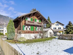 Bâtiment, Maison, Zone Résidentielle, Domicile, Quartier, Architecture, Toit, Chalet, Pente, Neige