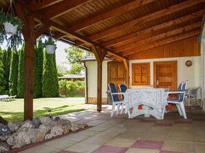 Tabelle, Möbel, Eigentum, Holz, Interior Design, Beleuchtung, Couch, Die Architektur, Flooring, Wohnzimmer
