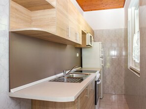 Tabelle, Möbel, Eigentum, Holz, Interior Design, Beleuchtung, Couch, Die Architektur, Flooring, Wohnzimmer