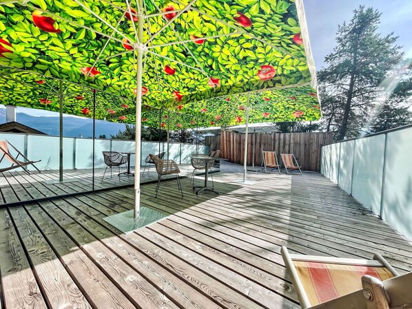 Property, Building, Shade, Tree, Urban Design, Sky, Window, Leisure, Wood, Plant