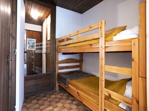 Bunk Bed, Furniture, Property, Wood, Interior Design, Floor, Dormitory, Flooring, House, Wood Stain