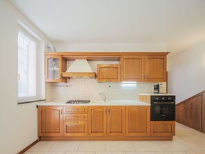 Cabinetry, Countertop, Eigentum, Gebäude, Möbel, Schublade, Fenster, Holz, Küche, Kommode