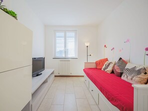 Property, Window, Cabinetry, Wood, Architecture, Comfort, Flooring, Floor, Living Room