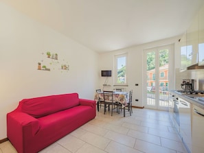 Möbel, Couch, Tabelle, Holz, Wohnzimmer, Interior Design, Flooring, Fussboden, Pflanze, Haus