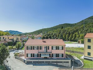 Ciel, Fenêtre, Montagne, Arbre, Plante, Design Urbain, Paysage, Immobilier, Façade, Bâtiment