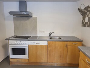 Cabinetry, Eigendom, Countertop, Gootsteen, Gebouw, Fornuis, Keuken, Hout, Verlichting, Toestel Van De Keuken