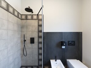 Plumbing Fixture, Tap, Black, Building, Bathroom, Shower Head, Wood, Interior Design, Sink