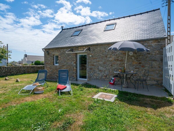 Sky, Plant, Cloud, Property, Building, Window, Land Lot, House, Cottage, Grass