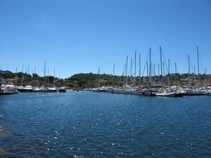 Water, Sky, Boat, Watercraft, Water Resources, Mast, Lake, Vehicle, Coastal And Oceanic Landforms, Sailboat