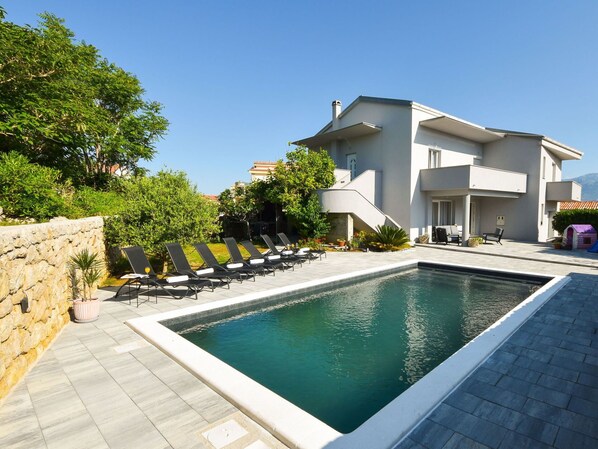 Water, Building, Property, Sky, Plant, Swimming Pool, Azure, Tree, Leisure, Residential Area